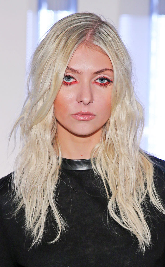 Taylor Momsen toujours hantée par la photo de son tampon | E! News France
